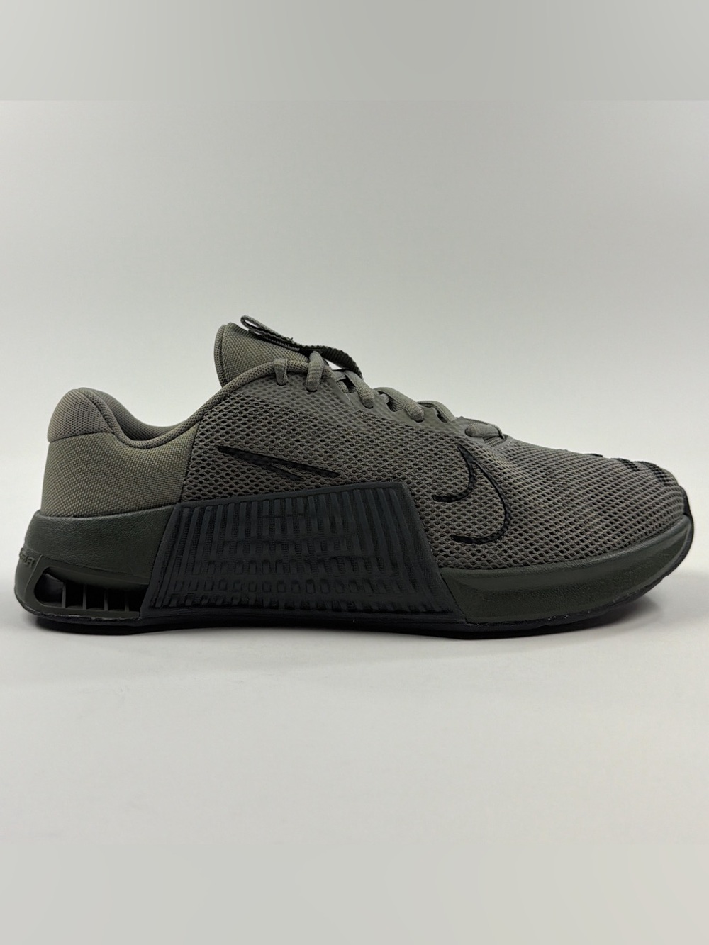 Nike Metcon 9 Men Size 8 Green Black Athletic Shoes Sneakers Crossfit DZ2617-301